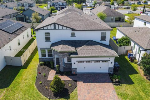 House in Saint Cloud, Florida 4 bedrooms, 285.02 sq.m. № 2186450 - photo 9