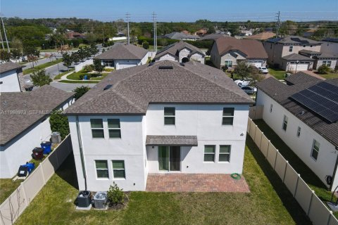 House in Saint Cloud, Florida 4 bedrooms, 285.02 sq.m. № 2186450 - photo 8