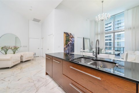 Condo in Miami, Florida, 2 bedrooms  № 2038541