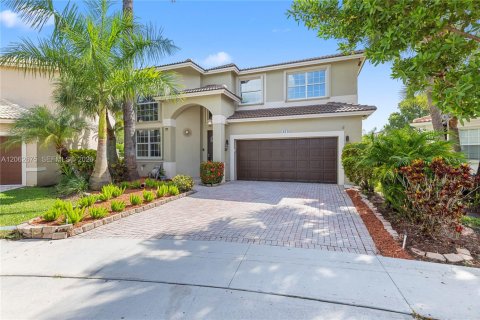 House in Pembroke Pines, Florida 4 bedrooms, 251.67 sq.m. № 2265884
