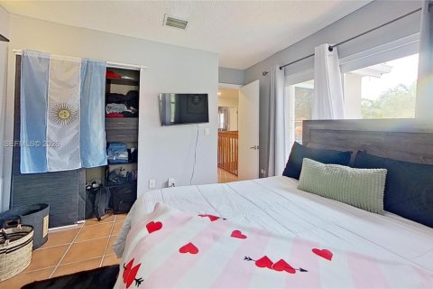 House in Hollywood, Florida 3 bedrooms, 156.35 sq.m. № 2043020 - photo 29