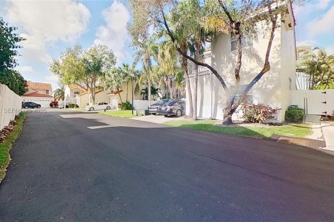 House in Hollywood, Florida 3 bedrooms, 156.35 sq.m. № 2043020 - photo 28