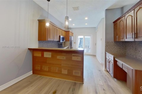 House in Hollywood, Florida 3 bedrooms, 156.35 sq.m. № 2043020 - photo 10