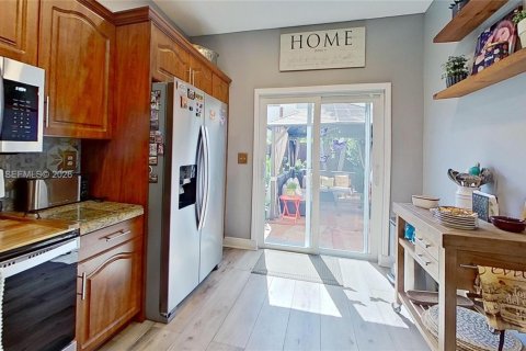 House in Hollywood, Florida 3 bedrooms, 156.35 sq.m. № 2043020 - photo 7