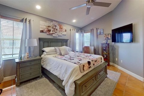 House in Hollywood, Florida 3 bedrooms, 156.35 sq.m. № 2043020 - photo 17