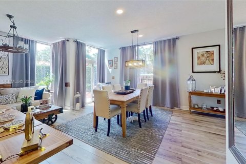 House in Hollywood, Florida 3 bedrooms, 156.35 sq.m. № 2043020