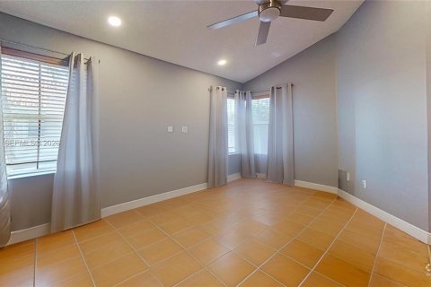 House in Hollywood, Florida 3 bedrooms, 156.35 sq.m. № 2043020 - photo 19