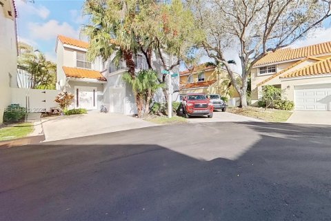 House in Hollywood, Florida 3 bedrooms, 156.35 sq.m. № 2043020 - photo 25