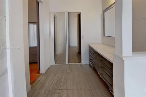 House in Hollywood, Florida 3 bedrooms, 156.35 sq.m. № 2043020 - photo 16