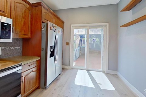 House in Hollywood, Florida 3 bedrooms, 156.35 sq.m. № 2043020 - photo 9