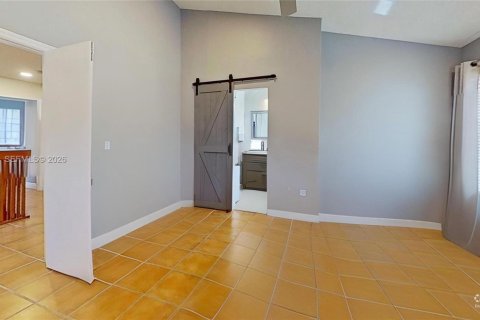 House in Hollywood, Florida 3 bedrooms, 156.35 sq.m. № 2043020 - photo 20