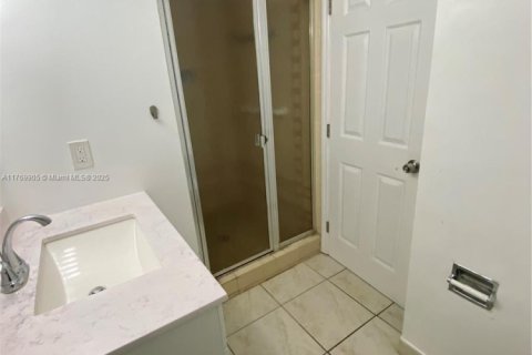 Condo in Hallandale Beach, Florida, 2 bedrooms  № 1735658 - photo 8