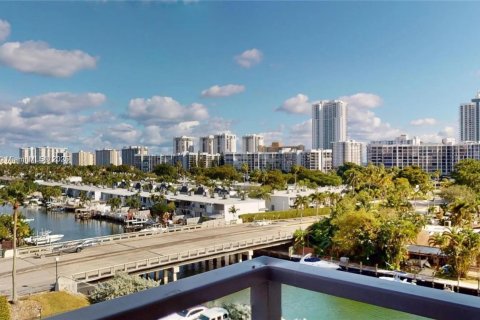Condo in Hallandale Beach, Florida, 2 bedrooms  № 1735658 - photo 2