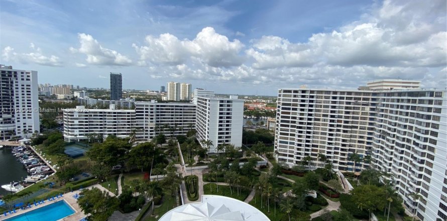 Condo in Hallandale Beach, Florida, 2 bedrooms  № 1735658