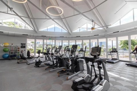Condo in Hallandale Beach, Florida, 2 bedrooms  № 1735658 - photo 17