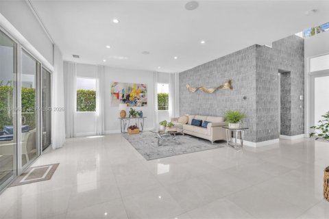 Снять в аренду виллу или дом в Дорал, Флорида 5 спален, 336.68м2, № 2005235 - фото 29