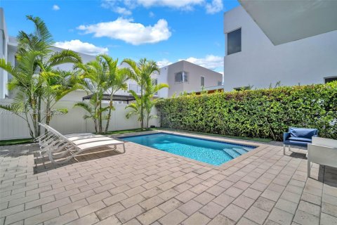 Снять в аренду виллу или дом в Дорал, Флорида 5 спален, 336.68м2, № 2005235 - фото 8