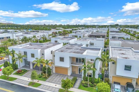 Дом в Дорал, Флорида 5 спален, 336.68м2 № 2005235