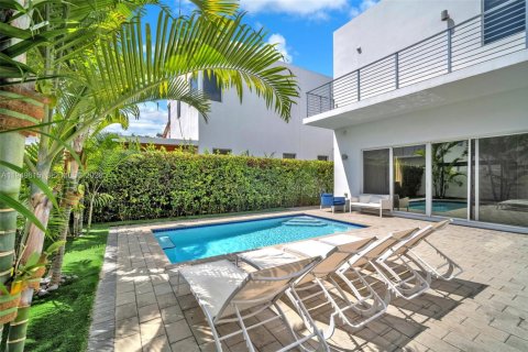 Снять в аренду виллу или дом в Дорал, Флорида 5 спален, 336.68м2, № 2005235 - фото 12