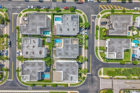 Снять в аренду виллу или дом в Дорал, Флорида 5 спален, 336.68м2, № 2005235 - фото 7