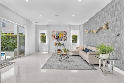 Снять в аренду виллу или дом в Дорал, Флорида 5 спален, 336.68м2, № 2005235 - фото 28