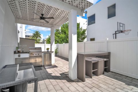 Снять в аренду виллу или дом в Дорал, Флорида 5 спален, 336.68м2, № 2005235 - фото 13