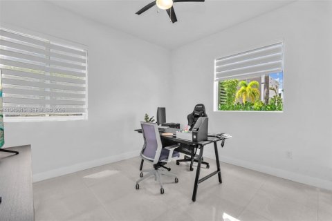 Снять в аренду виллу или дом в Дорал, Флорида 5 спален, 336.68м2, № 2005235 - фото 22