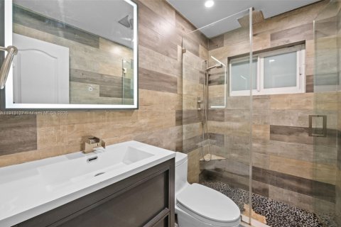 House in Hialeah, Florida 4 bedrooms, 149.57 sq.m. № 1968600 - photo 22