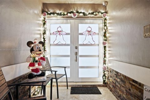 House in Hialeah, Florida 4 bedrooms, 149.57 sq.m. № 1968600 - photo 3