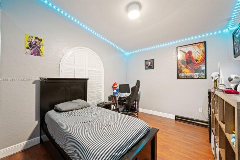 House in Hialeah, Florida 4 bedrooms, 149.57 sq.m. № 1968600 - photo 21