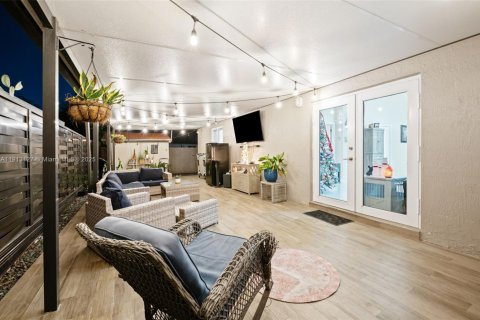 House in Hialeah, Florida 4 bedrooms, 149.57 sq.m. № 1968600 - photo 24