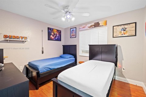 House in Hialeah, Florida 4 bedrooms, 149.57 sq.m. № 1968600 - photo 20