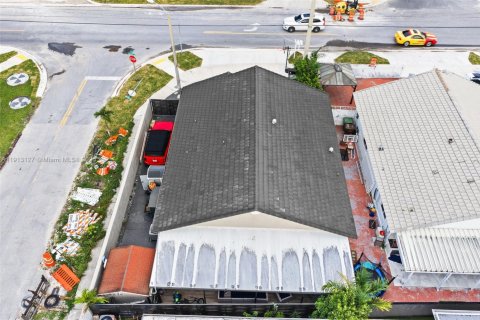 House in Hialeah, Florida 4 bedrooms, 149.57 sq.m. № 1968600 - photo 29