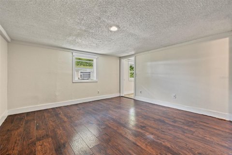 Villa ou maison à vendre à Tampa, Floride: 4 chambres, 172.05 m2 № 2420552 - photo 25
