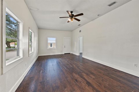 Villa ou maison à vendre à Tampa, Floride: 4 chambres, 172.05 m2 № 2420552 - photo 2