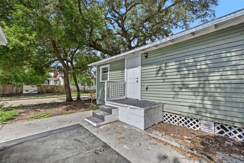 Villa ou maison à vendre à Tampa, Floride: 4 chambres, 172.05 m2 № 2420552 - photo 16