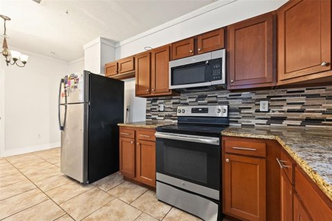 Villa ou maison à vendre à Tampa, Floride: 4 chambres, 172.05 m2 № 2420552 - photo 8