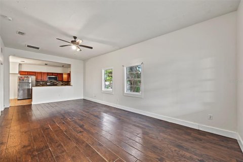 Villa ou maison à vendre à Tampa, Floride: 4 chambres, 172.05 m2 № 2420552 - photo 5