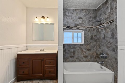 Villa ou maison à vendre à Tampa, Floride: 4 chambres, 172.05 m2 № 2420552 - photo 14