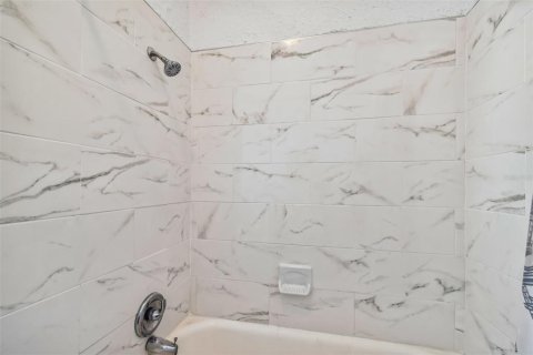 Снять в аренду виллу или дом в Тампа, Флорида 4 спальни, 134.62м2, № 1826699 - фото 16