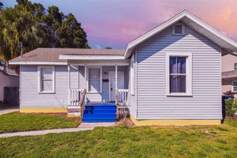 Снять в аренду виллу или дом в Тампа, Флорида 4 спальни, 134.62м2, № 1826699 - фото 1