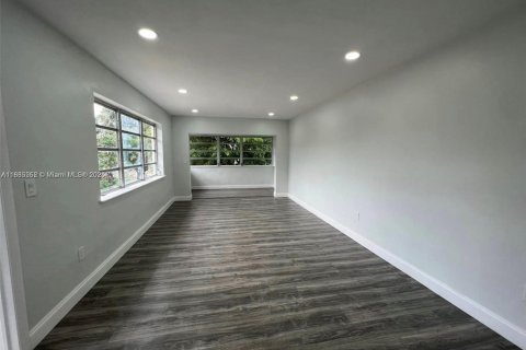 Appartement à louer à Miami, Floride: 3 chambres, 91.97 m2 № 1931243 - photo 5