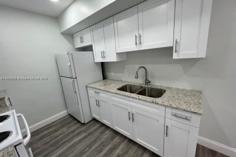 Appartement à louer à Miami, Floride: 3 chambres, 91.97 m2 № 1931243 - photo 2