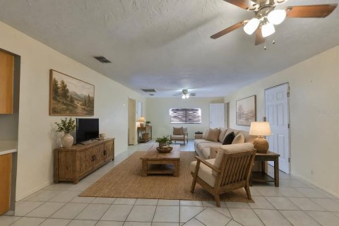 House in Lake Wales, Florida 2 bedrooms, 95.13 sq.m. № 2092055 - photo 7