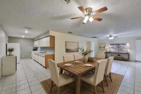House in Lake Wales, Florida 2 bedrooms, 95.13 sq.m. № 2092055 - photo 9
