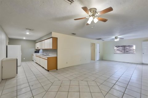 House in Lake Wales, Florida 2 bedrooms, 95.13 sq.m. № 2092055 - photo 8