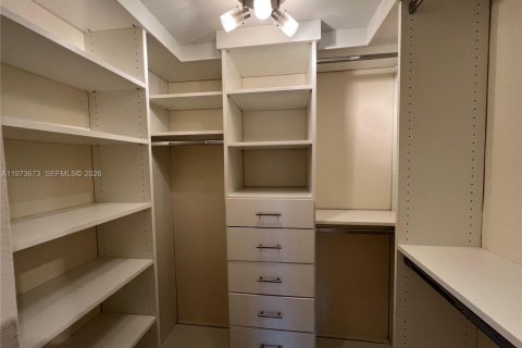 Снять в аренду кондоминиум в Авентура, Флорида 2 спальни, 94.95м2, № 2033328 - фото 9