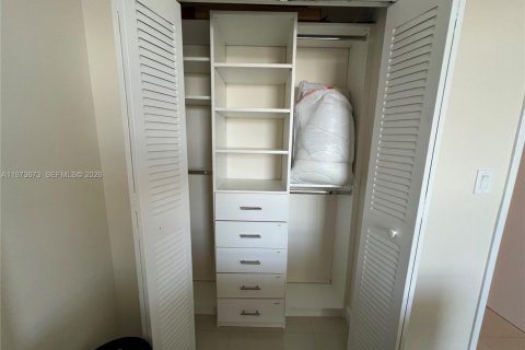 Снять в аренду кондоминиум в Авентура, Флорида 2 спальни, 94.95м2, № 2033328 - фото 13