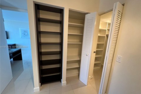 Снять в аренду кондоминиум в Авентура, Флорида 2 спальни, 94.95м2, № 2033328 - фото 8