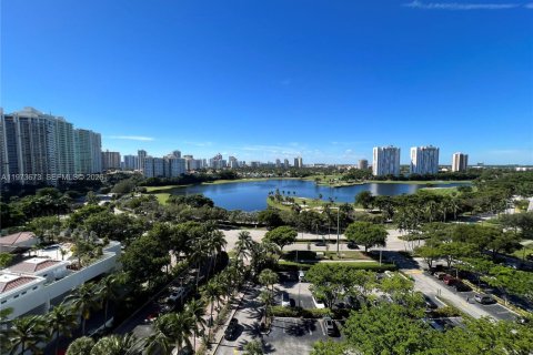 Снять в аренду кондоминиум в Авентура, Флорида 2 спальни, 94.95м2, № 2033328 - фото 3